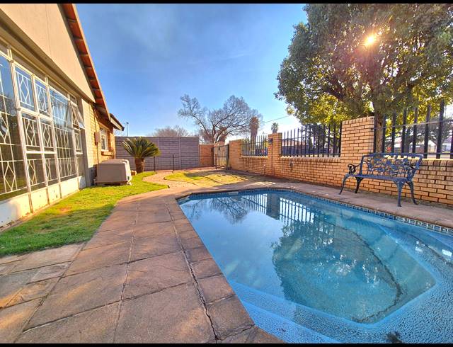 7 BEDROOM HOUSE FOR SALE IN DALVIEW